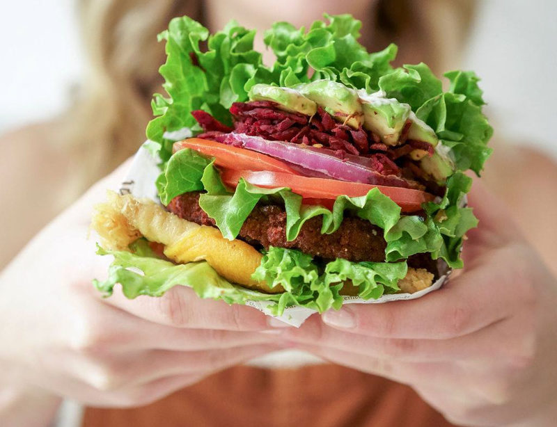 Vegan Burg Avocado Beetroot Burger